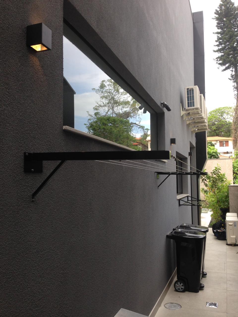 Varal Artesanal de Muro Fixo Preto